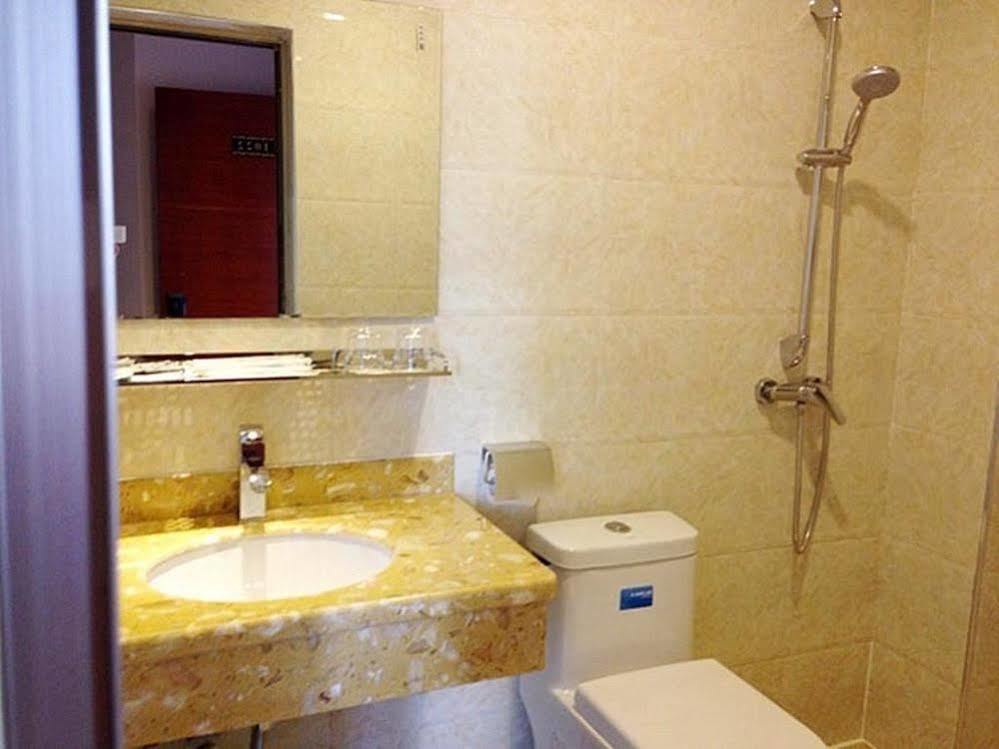 Longwang Business Hotel Liuzhou Dış mekan fotoğraf