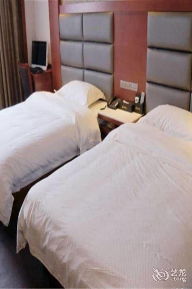 Longwang Business Hotel Liuzhou Dış mekan fotoğraf