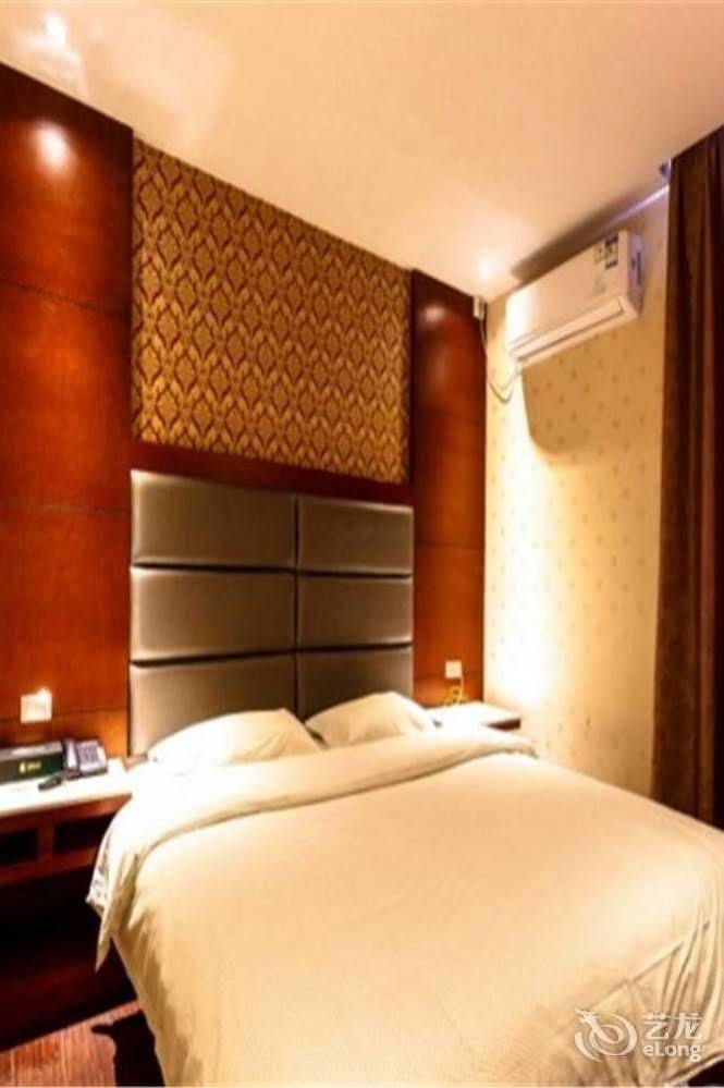 Longwang Business Hotel Liuzhou Dış mekan fotoğraf