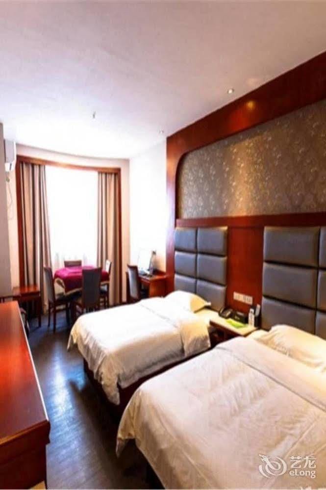 Longwang Business Hotel Liuzhou Dış mekan fotoğraf