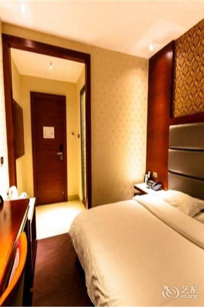 Longwang Business Hotel Liuzhou Dış mekan fotoğraf
